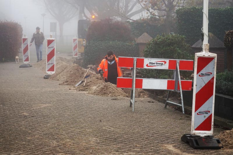 Eerste meters Zwartewaterlands DELTA-glasvezel de grond in ...